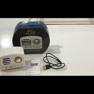 Lily Vintage Mini Bluetooth Speaker in Cream and Silver